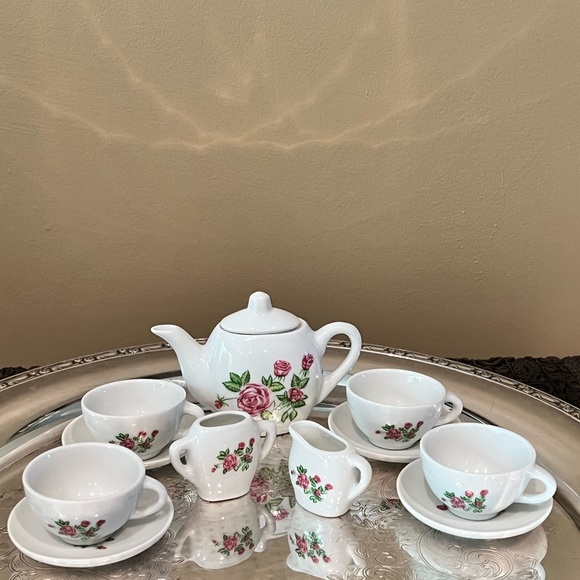 NEW Vtg Miniature Porcelain Tea Set; teapot, sugar & creamer, 4 cups & saucers. - Picture 3 of 14